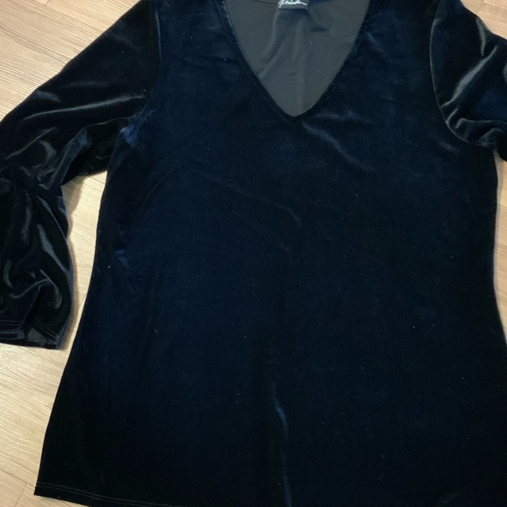 Black Velvet V-Neck Long Sleeve Top